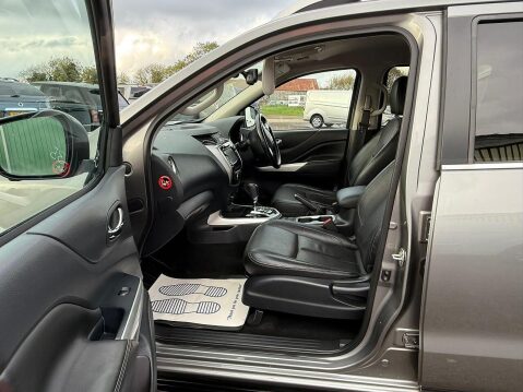 Nissan Navara 2.3 dCi Tekna Pickup Double Cab 4dr Diesel Auto 4WD Euro 6 (190 ps) 29