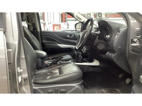 Nissan Navara 2.3 dCi Tekna Pickup Double Cab 4dr Diesel Manual 4WD Euro 6 (s/s) (190 ps) 9