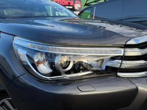 Toyota Hilux 2.4 D-4D Invincible Pickup Double Cab 4dr Diesel Auto 4WD Euro 6 (s/s) (TSS 64