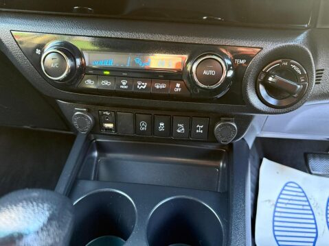 Toyota Hilux 2.4 D-4D Invincible Pickup Double Cab 4dr Diesel Auto 4WD Euro 6 (s/s) (TSS 58