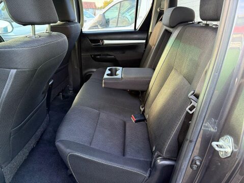 Toyota Hilux 2.4 D-4D Invincible Pickup Double Cab 4dr Diesel Auto 4WD Euro 6 (s/s) (TSS 34