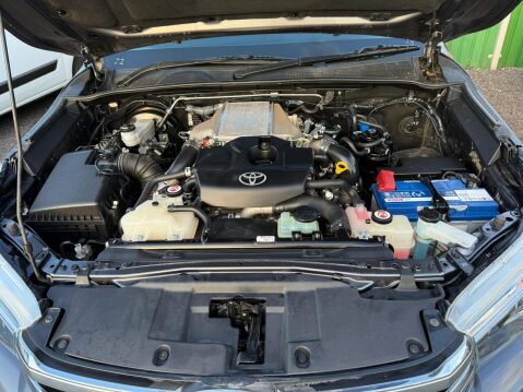 Toyota Hilux 2.4 D-4D Invincible Pickup Double Cab 4dr Diesel Auto 4WD Euro 6 (s/s) (TSS 54