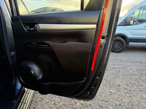 Toyota Hilux 2.4 D-4D Invincible Pickup Double Cab 4dr Diesel Auto 4WD Euro 6 (s/s) (TSS 45