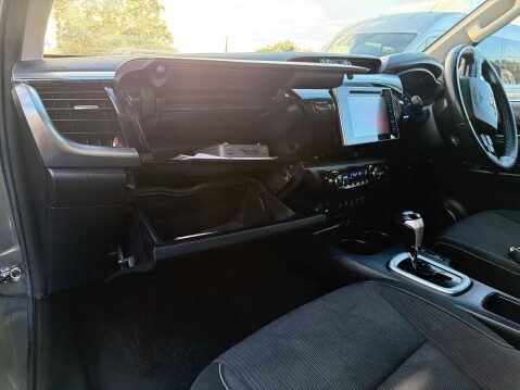 Toyota Hilux 2.4 D-4D Invincible Pickup Double Cab 4dr Diesel Auto 4WD Euro 6 (s/s) (TSS 22