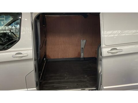 Ford Transit Custom 2.0 TDCi 290 Limited Panel Van 5dr Diesel Manual L2 H1 (157 g/km, 128 bhp) 37