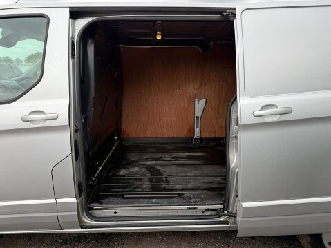 Ford Transit Custom 2.0 TDCi 290 Limited Panel Van 5dr Diesel Manual L2 H1 (157 g/km, 128 bhp) 38
