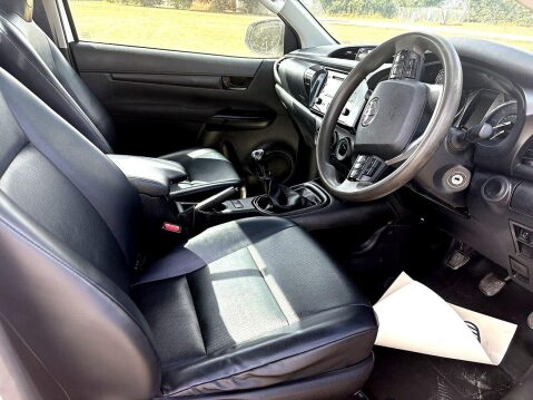 Toyota Hilux 2.4 D-4D Active Narrow Body 4WD Euro 6 2dr 27