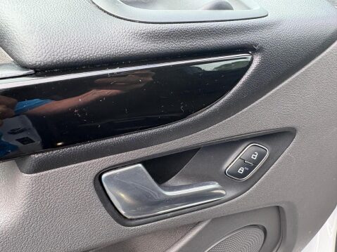 Ford Transit Custom 300 EcoBlue Limited LWB D/CAB 2.0 5dr Combi Van Manual Diesel 18