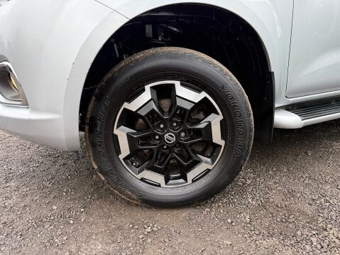 Nissan Navara 2.3 dCi Tekna Pickup Double Cab 4dr Diesel Auto 4WD Euro 6 (190 ps) 19