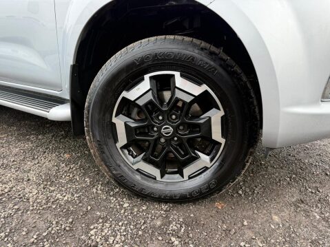 Nissan Navara 2.3 dCi Tekna Pickup Double Cab 4dr Diesel Auto 4WD Euro 6 (190 ps) 21