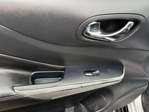 Nissan Navara 2.3 dCi Tekna Pickup Double Cab 4dr Diesel Auto 4WD Euro 6 (190 ps) 44