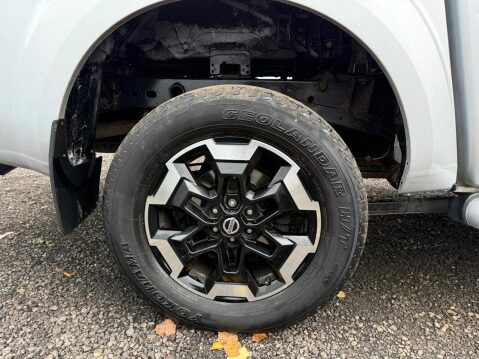 Nissan Navara 2.3 dCi Tekna Pickup Double Cab 4dr Diesel Auto 4WD Euro 6 (190 ps) 20
