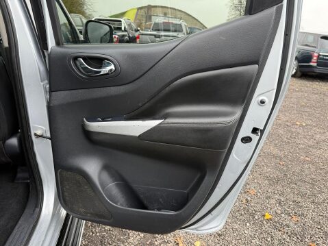 Nissan Navara 2.3 dCi Tekna Pickup Double Cab 4dr Diesel Auto 4WD Euro 6 (190 ps) 40