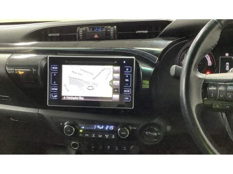 Toyota Hilux 2.4 D-4D Invincible X Pickup Double Cab 4dr Diesel Manual 4WD Euro 6 (s/s) 2