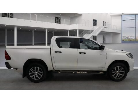 Toyota Hilux 2.4 D-4D Invincible X Pickup Double Cab 4dr Diesel Manual 4WD Euro 6 (s/s) 6