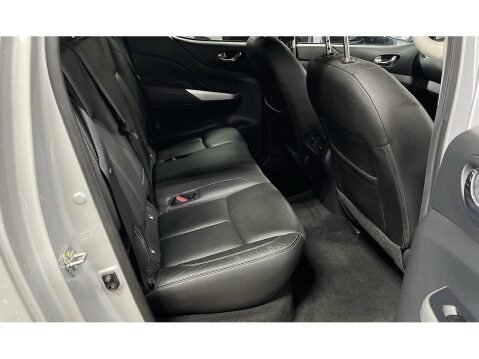 Nissan Navara 2.3 dCi Tekna Pickup Double Cab 4dr Diesel Auto 4WD Euro 6 (190 ps) 6