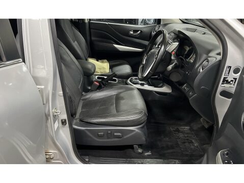 Nissan Navara 2.3 dCi Tekna Pickup Double Cab 4dr Diesel Auto 4WD Euro 6 (190 ps) 11