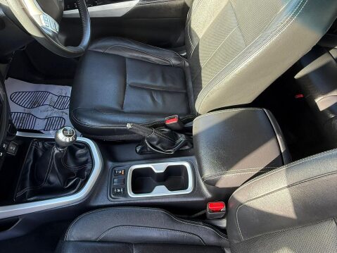 Nissan Navara 2.3 dCi Tekna Pickup Double Cab 4dr Diesel Manual 4WD Euro 6 (s/s) (190 ps) 32