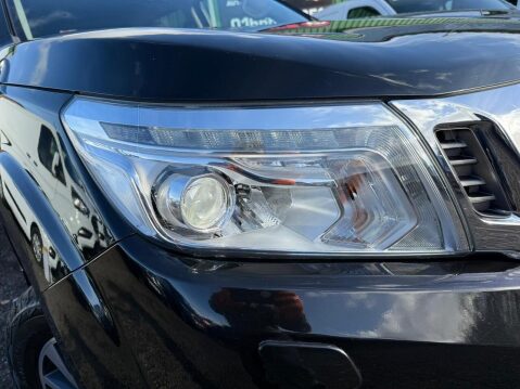 Nissan Navara 2.3 dCi Tekna Pickup Double Cab 4dr Diesel Manual 4WD Euro 6 (s/s) (190 ps) 60