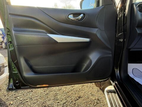 Nissan Navara 2.3 dCi Tekna Pickup Double Cab 4dr Diesel Manual 4WD Euro 6 (s/s) (190 ps) 45