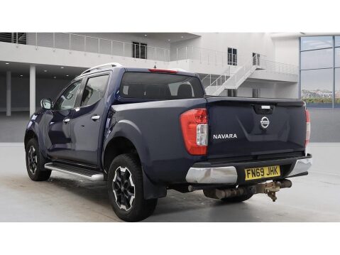 Nissan Navara 2.3 dCi Tekna Pickup Double Cab 4dr Diesel Auto 4WD Euro 6 (190 ps) 3