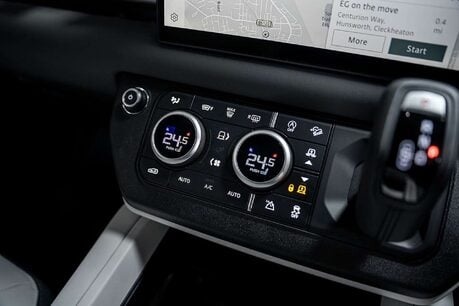 Land Rover Defender 3.0 D350 MHEV X-Dynamic HSE SUV 3dr Diesel Auto 4WD Euro 6 (s/s) (350 ps) 33