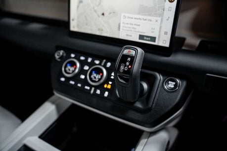 Land Rover Defender 3.0 D350 MHEV X-Dynamic HSE SUV 3dr Diesel Auto 4WD Euro 6 (s/s) (350 ps) 32