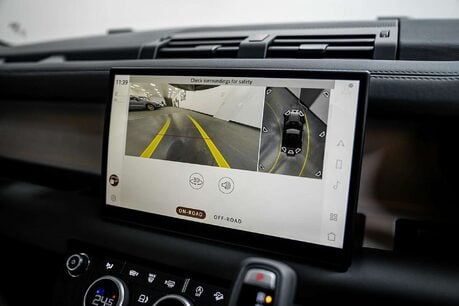 Land Rover Defender 3.0 D350 MHEV X-Dynamic HSE SUV 3dr Diesel Auto 4WD Euro 6 (s/s) (350 ps) 35