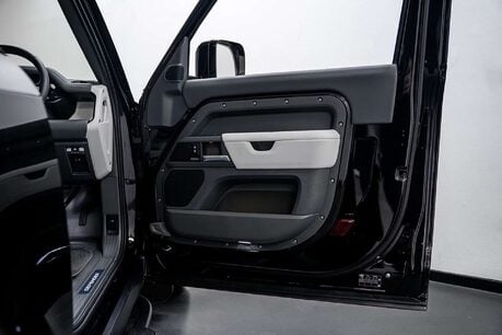 Land Rover Defender 3.0 D350 MHEV X-Dynamic HSE SUV 3dr Diesel Auto 4WD Euro 6 (s/s) (350 ps) 21