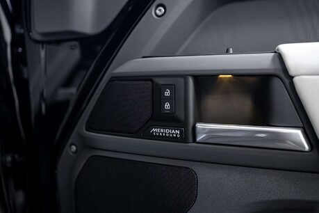 Land Rover Defender 3.0 D350 MHEV X-Dynamic HSE SUV 3dr Diesel Auto 4WD Euro 6 (s/s) (350 ps) 22