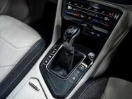 Volkswagen Tiguan 2.0 TDI Elegance SUV 5dr Diesel DSG Euro 6 (s/s) (150 ps) 33