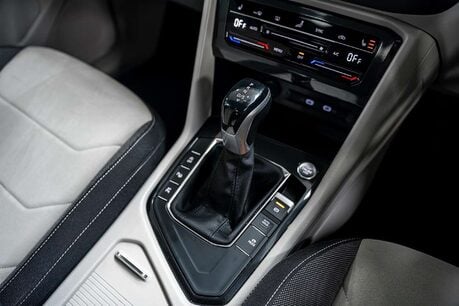 Volkswagen Tiguan 2.0 TDI Elegance SUV 5dr Diesel DSG Euro 6 (s/s) (150 ps) 33