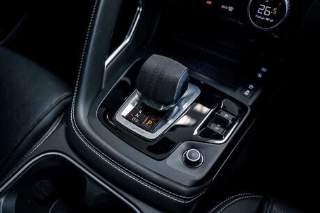 Jaguar E-Pace 1.5 P300e 11.5kWh R-Dynamic SE Black SUV 5dr Petrol Plug-in Hybrid Auto AWD 33