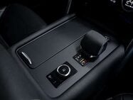 Land Rover Discovery 3.0 D300 MHEV R-Dynamic HSE SUV 5dr Diesel Auto 4WD Euro 6 (s/s) (300 ps) 30