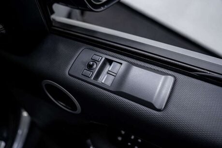 Land Rover Discovery 3.0 D300 MHEV R-Dynamic HSE SUV 5dr Diesel Auto 4WD Euro 6 (s/s) (300 ps) 24