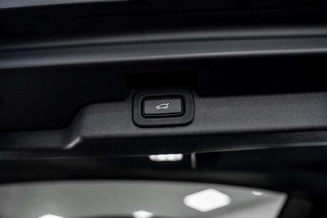 Land Rover Discovery 3.0 D300 MHEV R-Dynamic HSE SUV 5dr Diesel Auto 4WD Euro 6 (s/s) (300 ps) 19