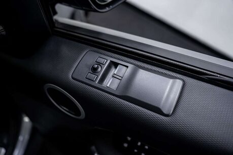 Land Rover Discovery 3.0 D300 MHEV R-Dynamic HSE SUV 5dr Diesel Auto 4WD Euro 6 (s/s) (300 ps) 24