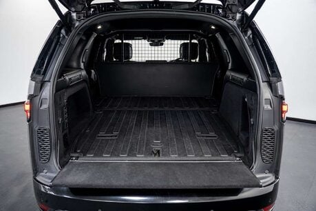 Land Rover Discovery 3.0 D300 MHEV R-Dynamic HSE SUV 5dr Diesel Auto 4WD Euro 6 (s/s) (300 ps) 18