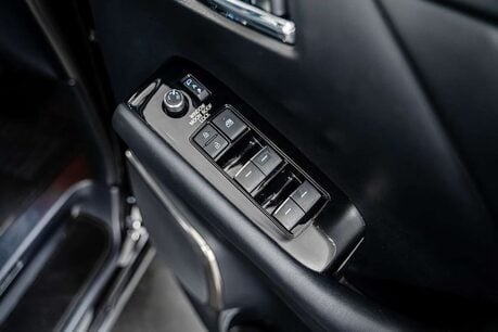 Toyota Alphard 2.5 MPV 2.5 SUV Automatic Petrol Hybrid 32