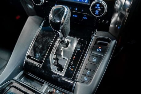 Toyota Alphard 2.5 MPV 2.5 SUV Automatic Petrol Hybrid 40