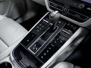 Porsche Macan 2.0T T SUV 5dr Petrol PDK 4WD Euro 6 (s/s) (265 ps) 33