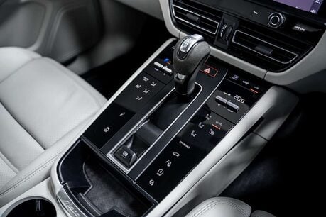 Porsche Macan 2.0T T SUV 5dr Petrol PDK 4WD Euro 6 (s/s) (265 ps) 33