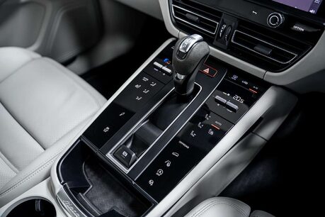 Porsche Macan 2.0T T SUV 5dr Petrol PDK 4WD Euro 6 (s/s) (265 ps) 33