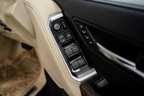 Toyota Land Cruiser ZX300 4x4 3500 Automatc Petrol 31