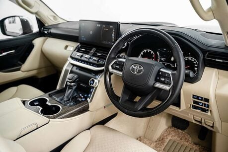 Toyota Land Cruiser ZX300 4x4 3500 Automatc Petrol 2