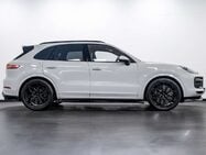 Porsche Cayenne 4.0T V8 GPF Turbo SUV 5dr Petrol TiptronicS 4WD Euro 6 (s/s) (550 ps) 14