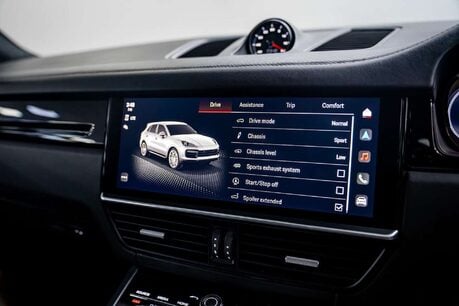 Porsche Cayenne 4.0T V8 GPF Turbo SUV 5dr Petrol TiptronicS 4WD Euro 6 (s/s) (550 ps) 38