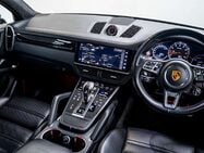 Porsche Cayenne 4.0T V8 GPF Turbo SUV 5dr Petrol TiptronicS 4WD Euro 6 (s/s) (550 ps) 34