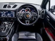 Porsche Cayenne 4.0T V8 GPF Turbo SUV 5dr Petrol TiptronicS 4WD Euro 6 (s/s) (550 ps) 32