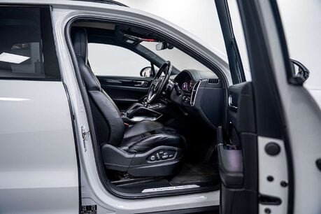 Porsche Cayenne 4.0T V8 GPF Turbo SUV 5dr Petrol TiptronicS 4WD Euro 6 (s/s) (550 ps) 28